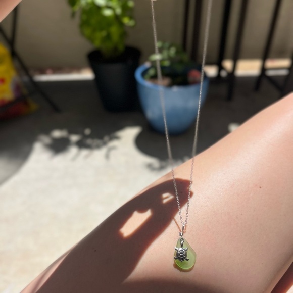 NWT Sea Glass Turtle Pendant Necklace 925 Silver Plated 18” Chain - Picture 3 of 6